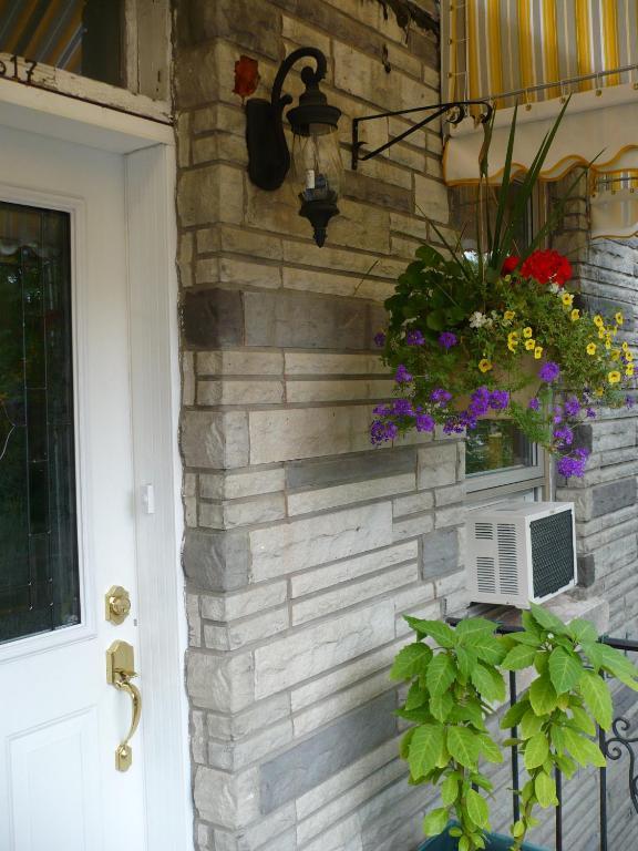 Gite Le Sieur De Joliette Montreal Exterior photo